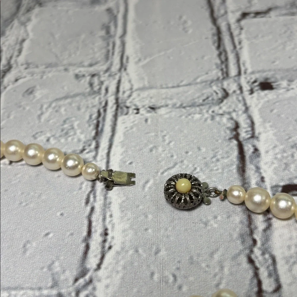 Sarah Coventry Faux Pearl Vintage 24 inch Necklace - Picture 5 of 9